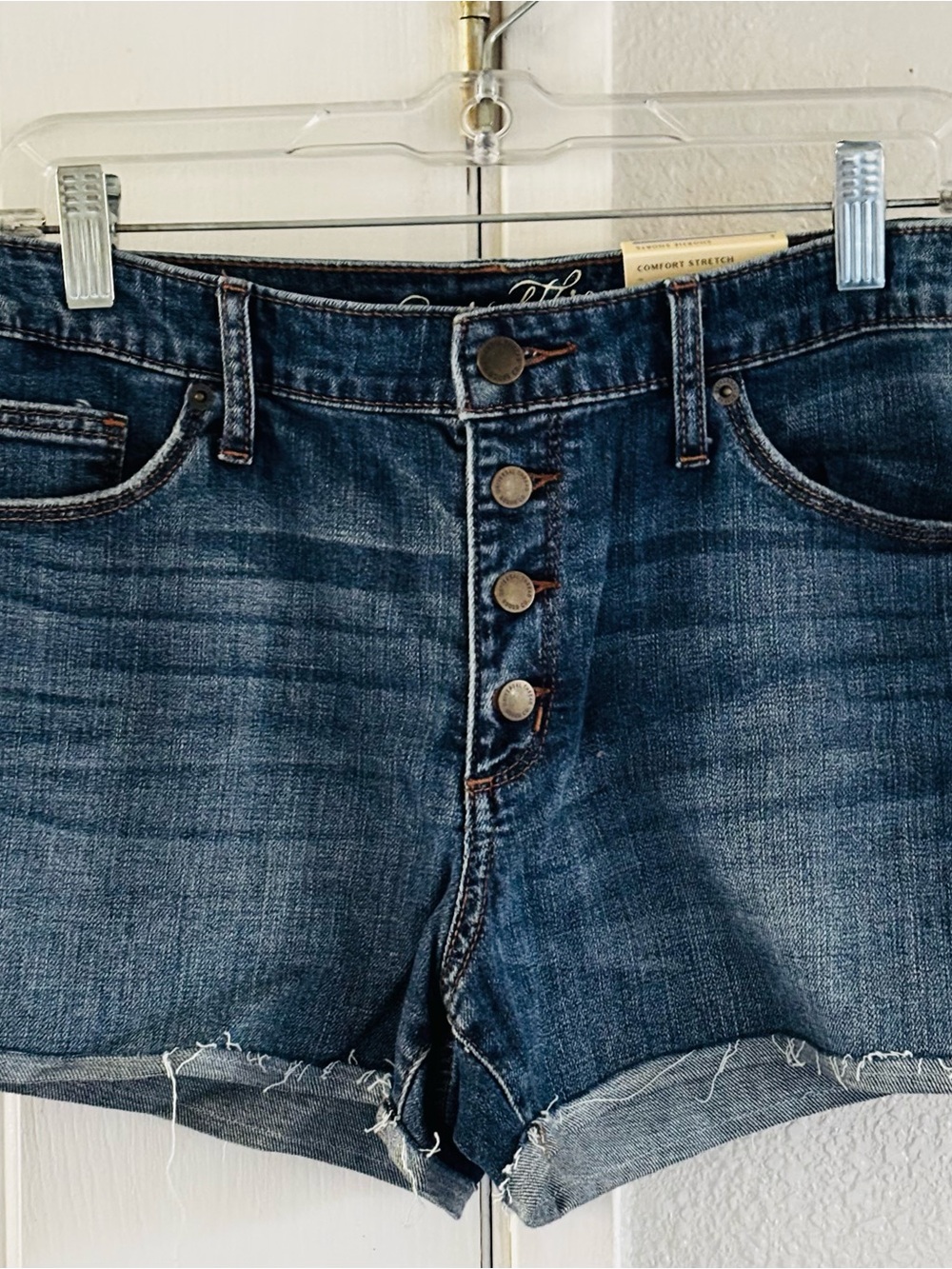 Women’s Universal Thread Button-Front Distressed Denim Shorts Size 8 NWT